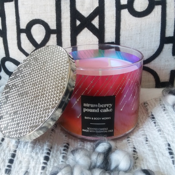 Bath & Body Works Other - NWT! YUMMY Strawberry POUND Cake 3 WICK Candle